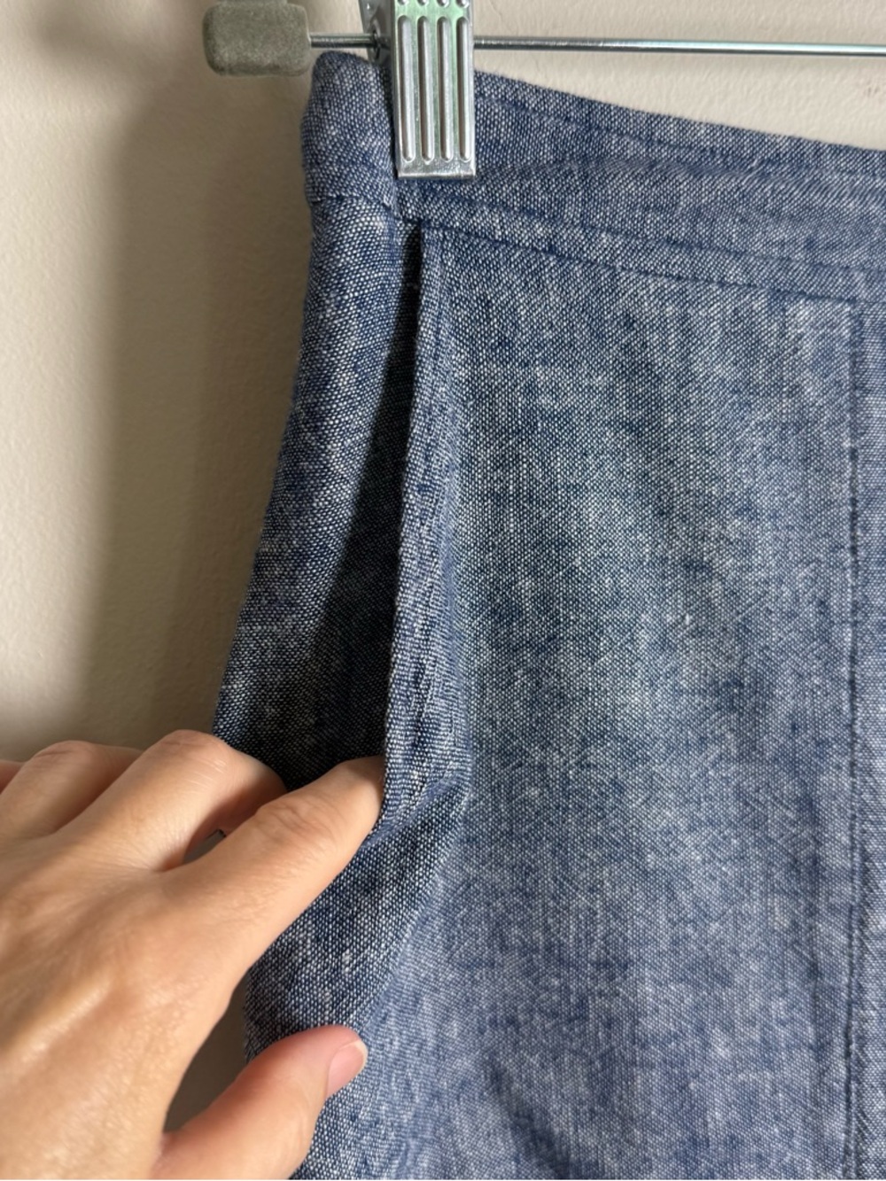 Gap Chambray Linen Blend Midi Skirt Tulip Hem Pockets Button Front Size 6 NWT - Picture 3 of 7